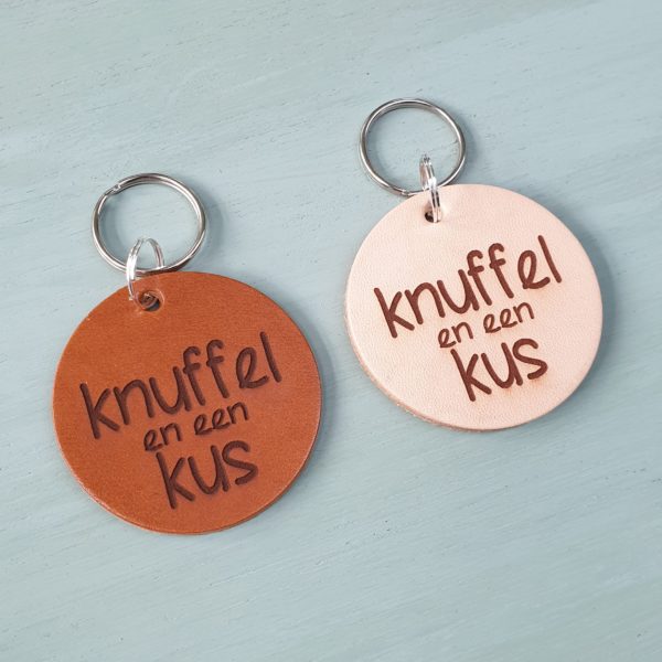 SH-RO 05 Knuffel en een kus