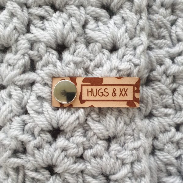 SL-A03 HUGS & XX