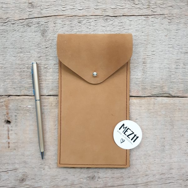 12 Etui camel