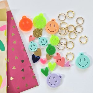 Acrylaat pakket 14 - mix GROOT - 20 stuks incl. gouden ringetjes